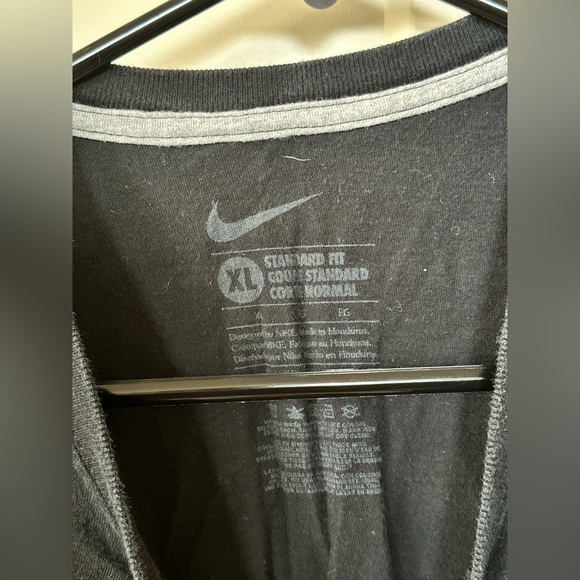 University of Oregon Nike shirt - Picture 2 of 2